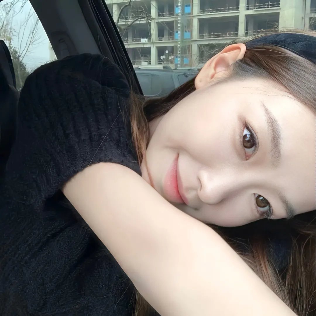 圣洁的艾曼妞
